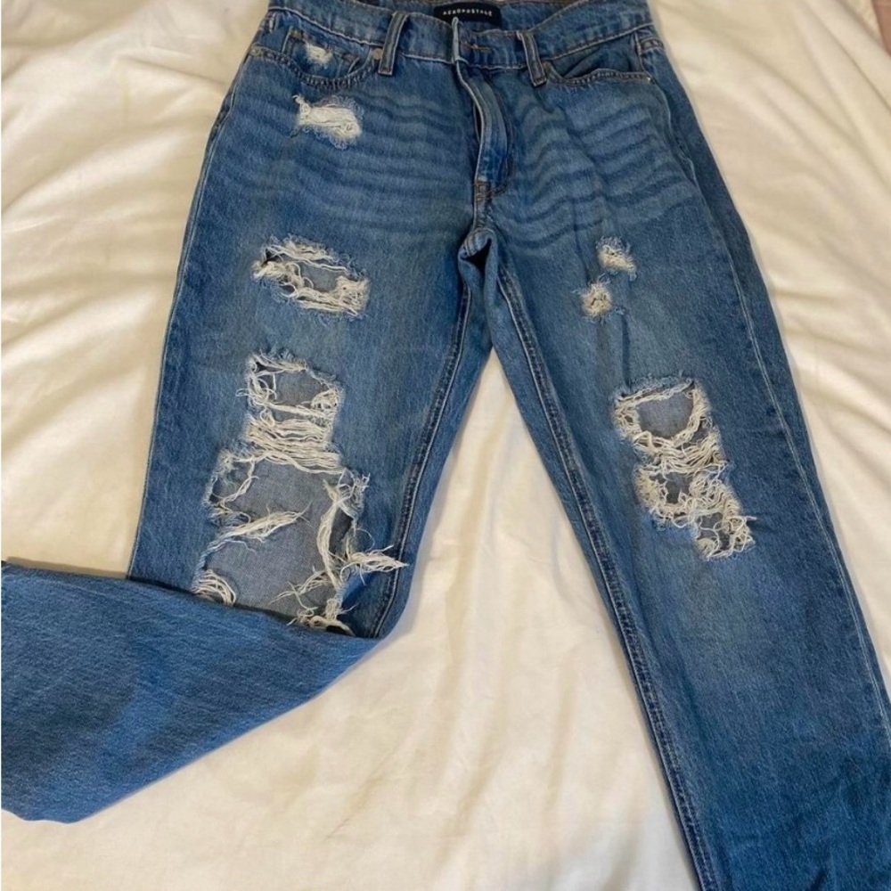 "Mom Jean" Blue Aeropostale Ripped
Straight-Baggy Jean